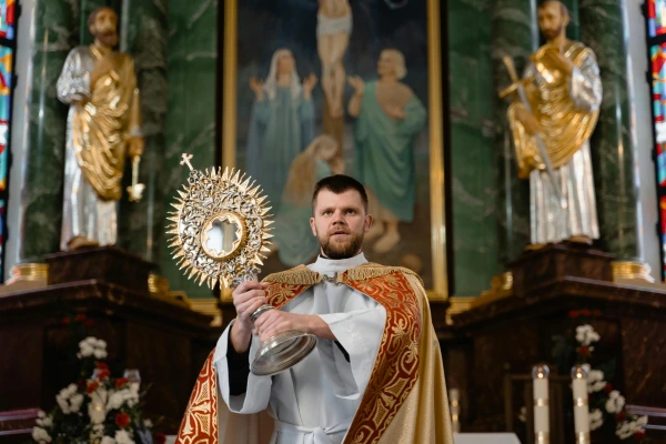 Santos Católicos: Devoção aos Santos, Intercessão dos Santos